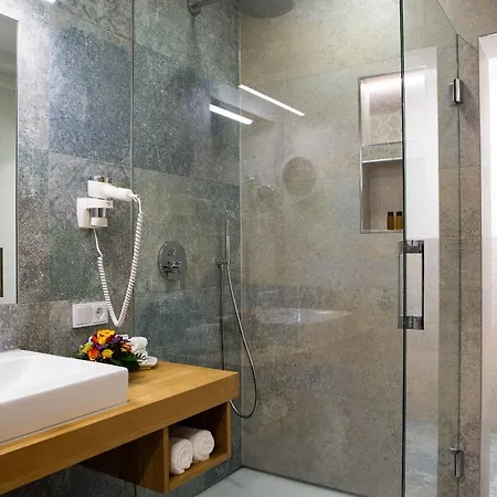 Hotel & Bichler *